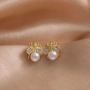 Bee earings with adorable pearl